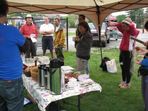 photo of gathering at start of cleanup