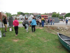 photo of crew dispersing into groups to start work