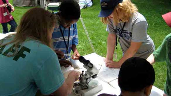 Jane Helping Kids At BioBlitz