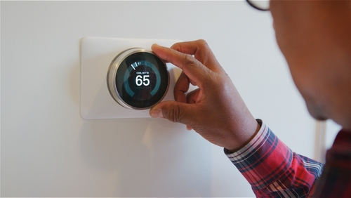 adjusting thermostat