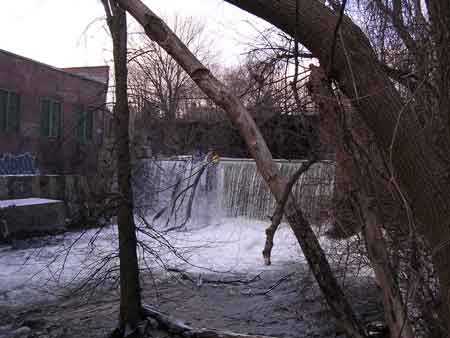 Small image of the Tel-Electric dam from a distance